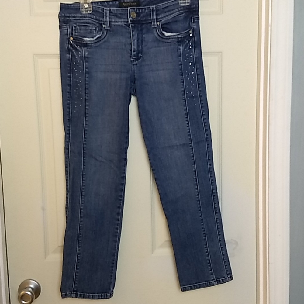 White House Black market capris size 4